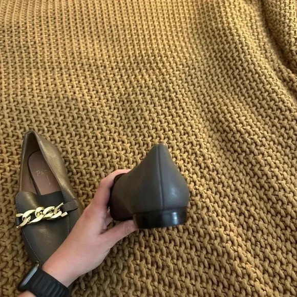 NIB Women's Linea Paolo Mabel-L Pointed Toe Loafer w/Goldtone Links Stone Sz 6.5 - Picture 11 of 11